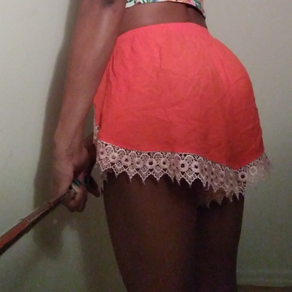Uk2la orange shorts with lace trimmings - Picture 3 of 8
